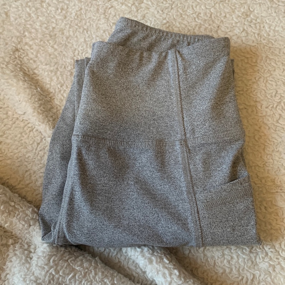 Light gray leggings
